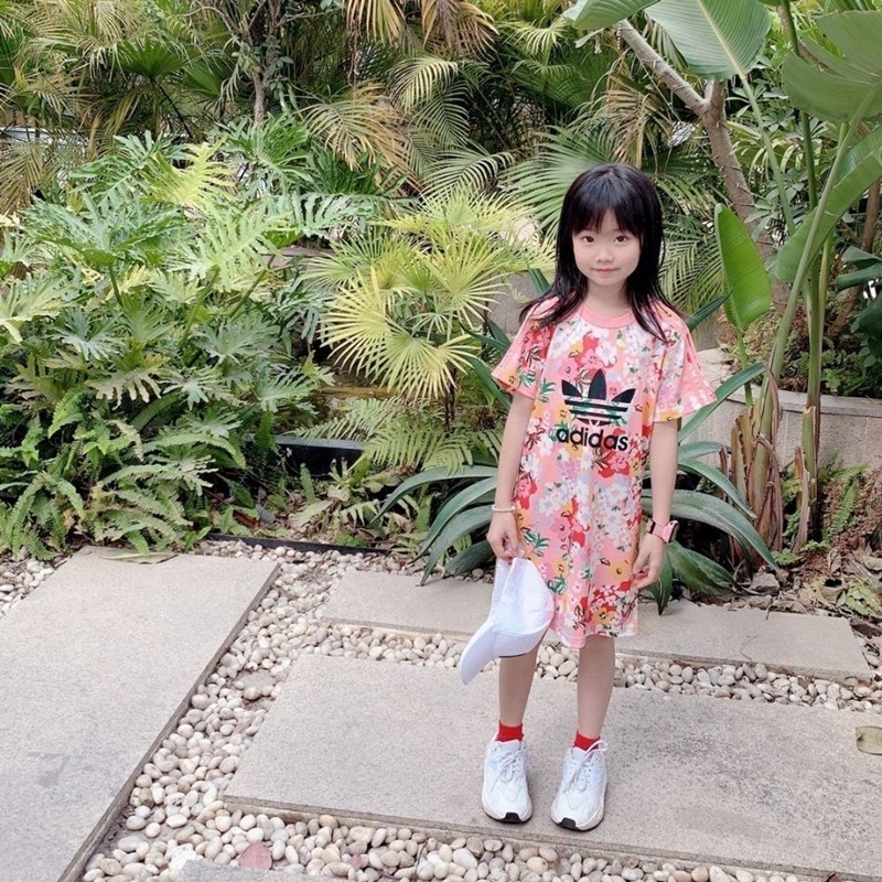 21アディダスファッション子供服 夏コットン半袖ｔシャツハーフズボン上下セットきれいな花柄ワンピースブランド