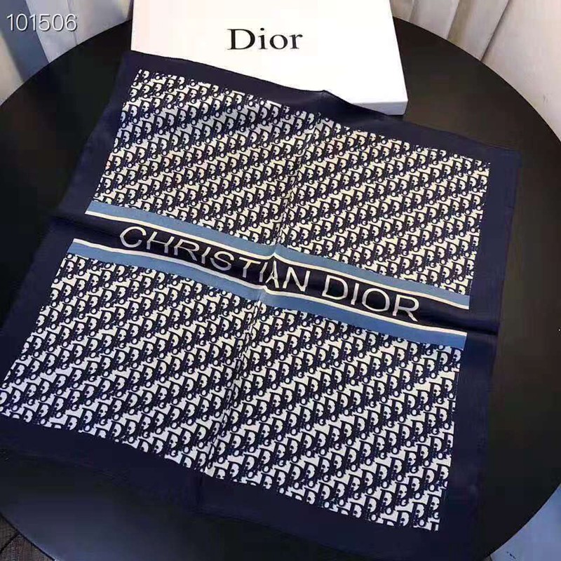 Dior定番プリントシルクスカーフスタイリッシュアイテム