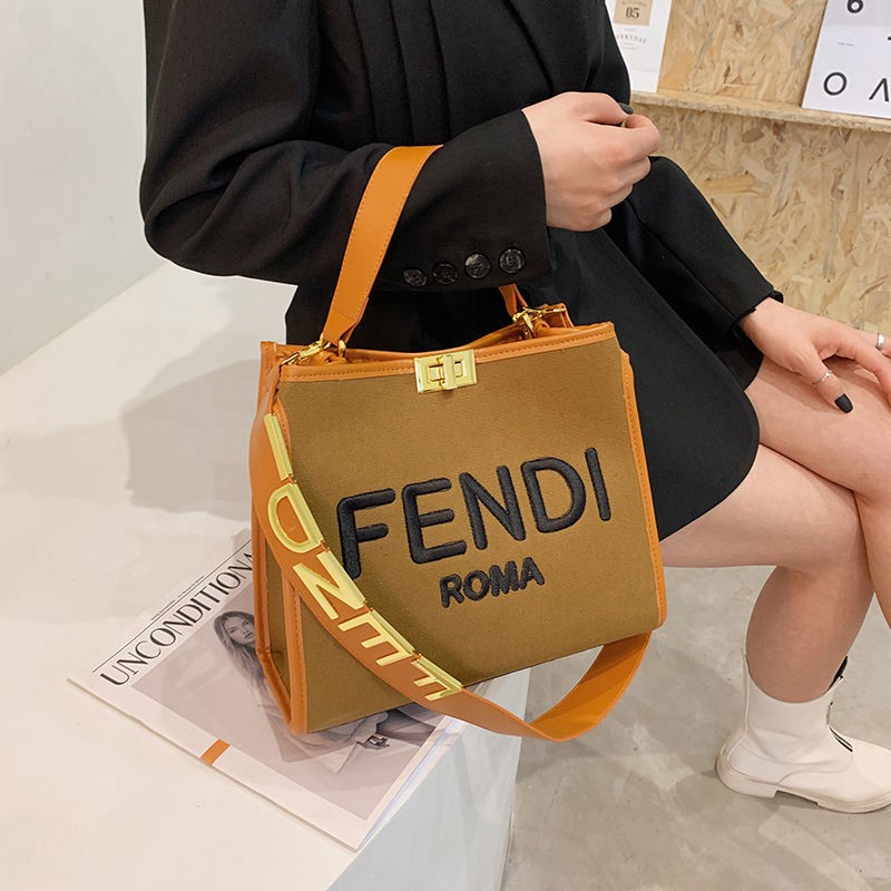 フェンディファッション手提げバッグコピーブランドFendi大容量 刺繍キャンバスバッグレディース向け人気ハンドバッグ韓国風
