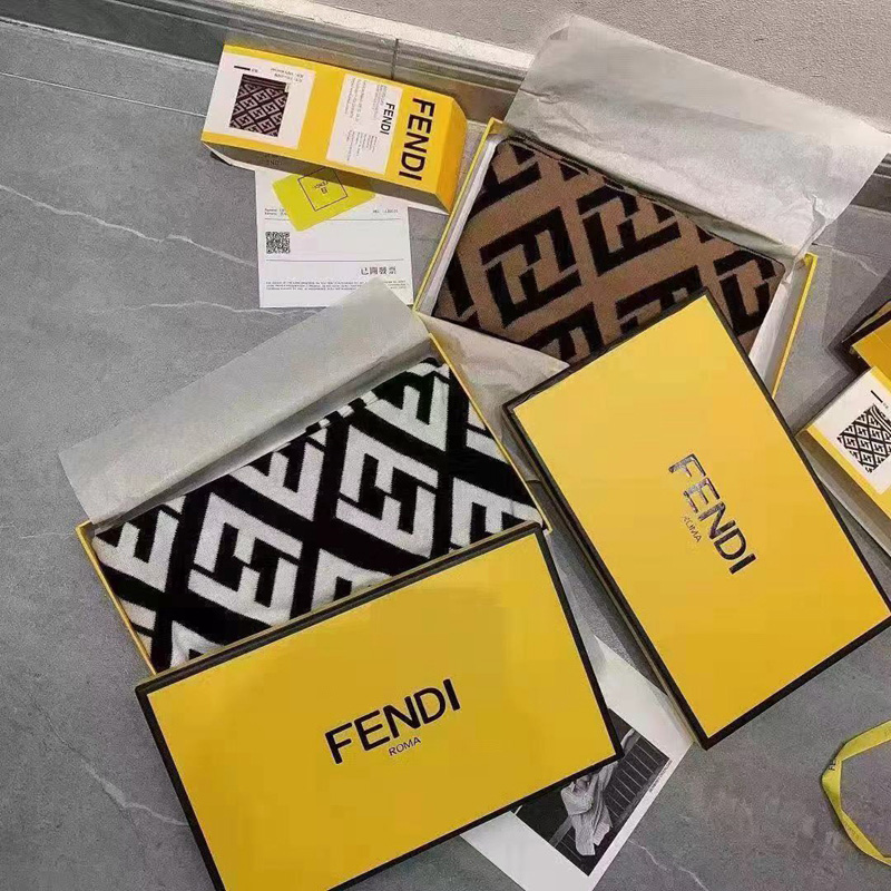 ふんわり厚手肌触りがよいマフラー大判レディースfendi