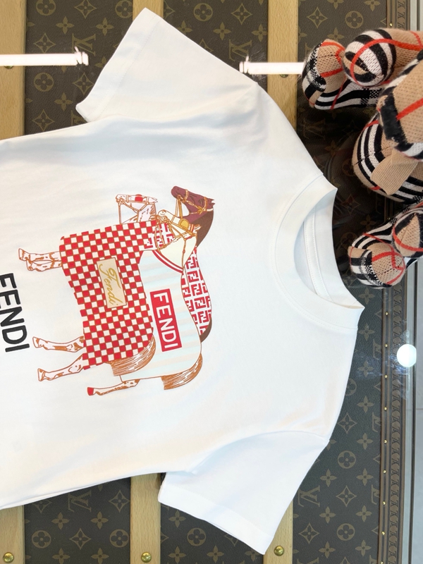 ブランドFendi 半袖tシャツおしゃれ