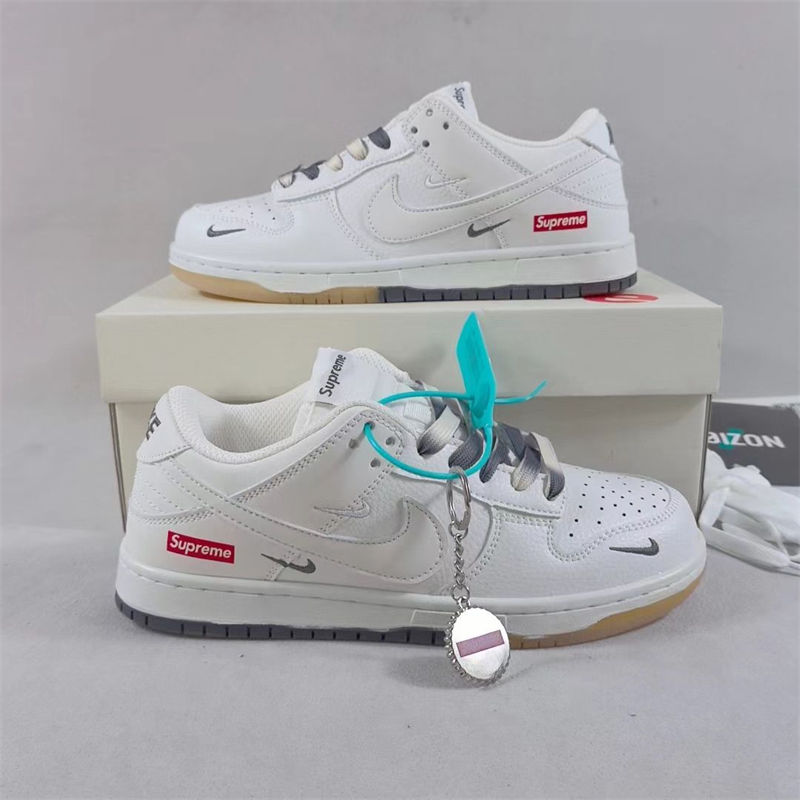 シュプリームコラボNike スポーツジューズ