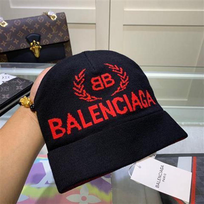 バレンシアガ ニット帽子ロゴ 編み物