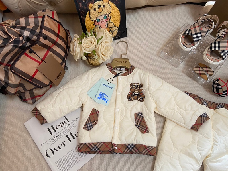 Burberryキッズ中綿コート＋パンツ