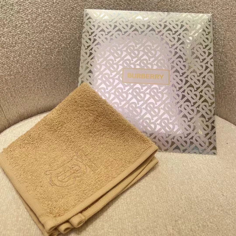 Burberryハンドタオル軽量