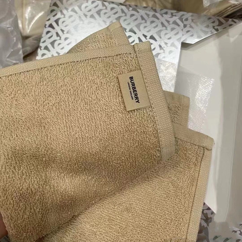 ブランドバーバリーフェイスタオル男女兼用
