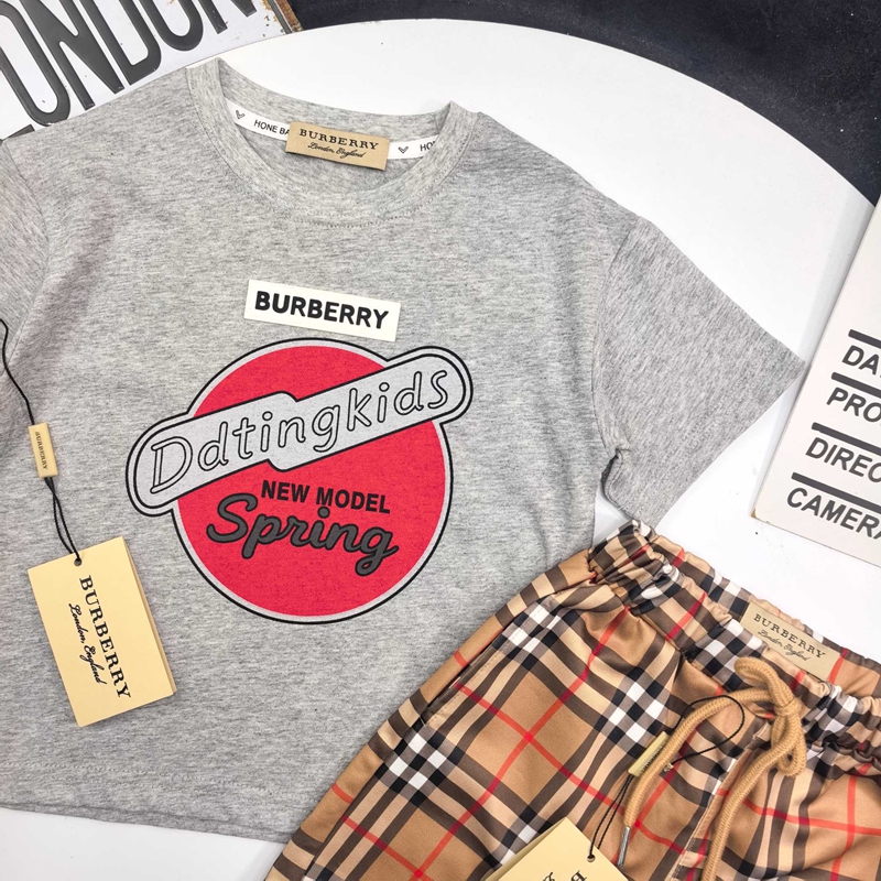 Burberryキッズ服ショートパンツ