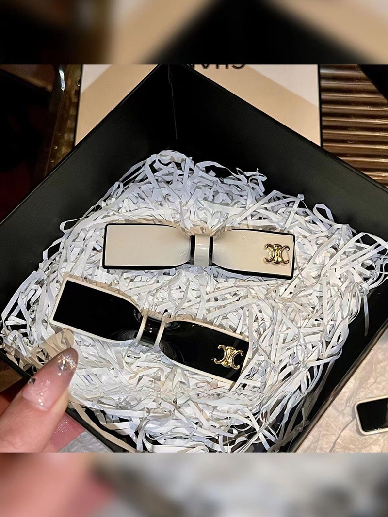 セリーヌヘアクリップ気質