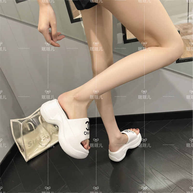Chanel 厚底スリッパ
