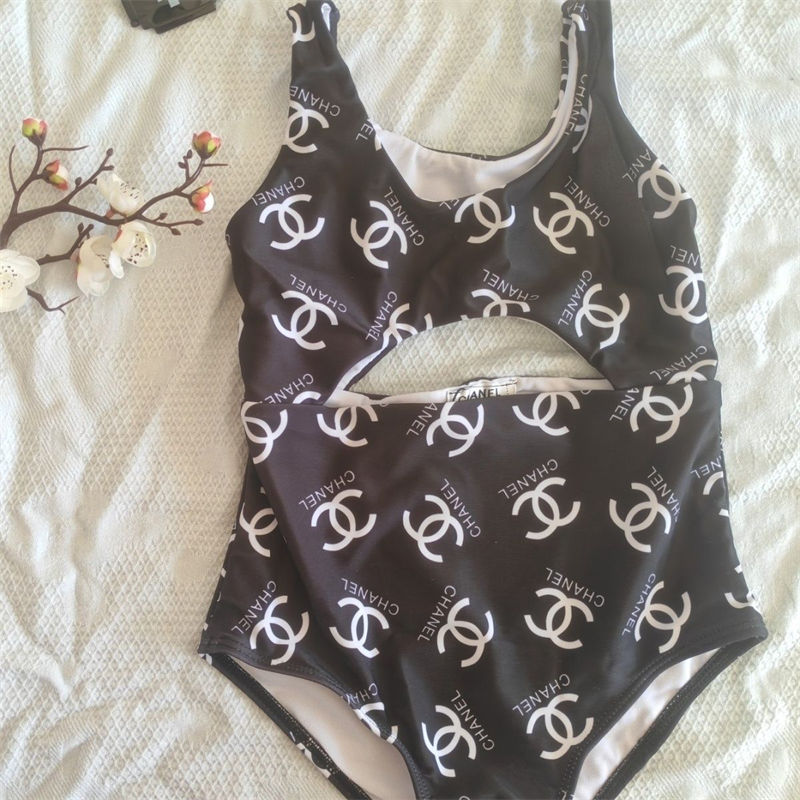 Chanelキッズ水着