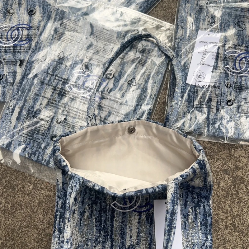 シャネルショルダーバッグ女性