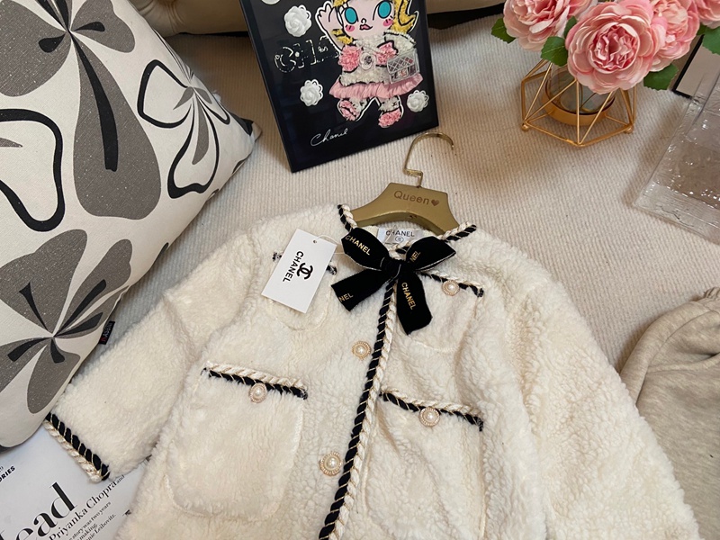 シャネルキッズファーコート かわいい