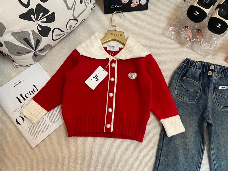シャネル子供セーター＋デニムパンツ