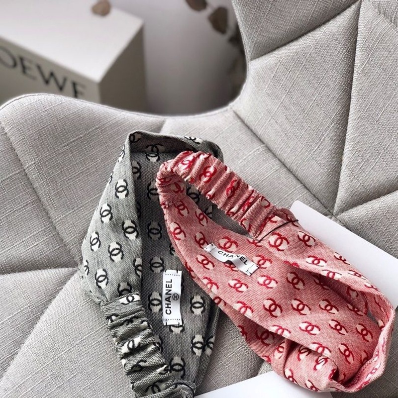 ハイブランドヘアアクセサリー存在感抜群