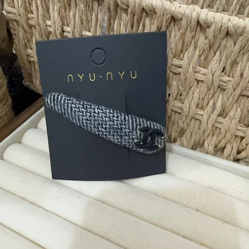 ハイブランドChanelヘアピン存在感抜群