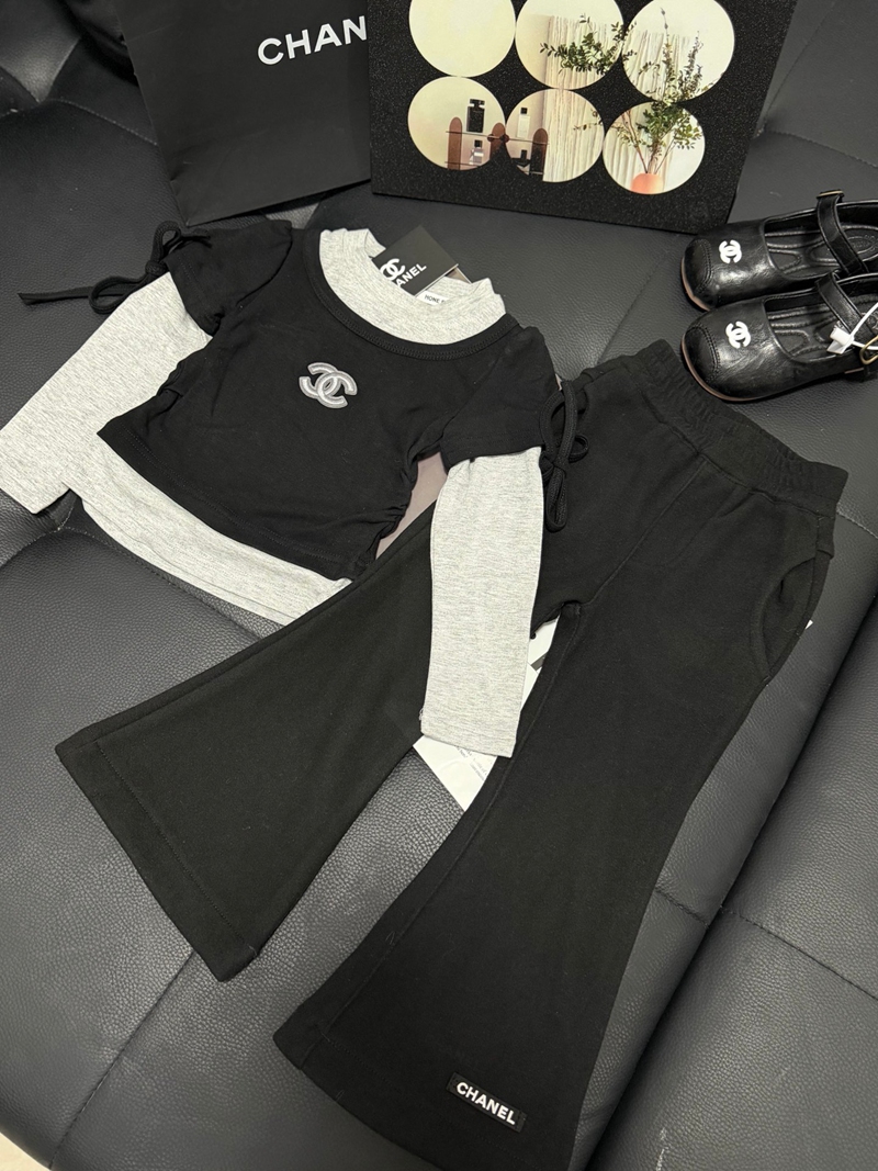 シャネル子供服ジャージ セットアップ