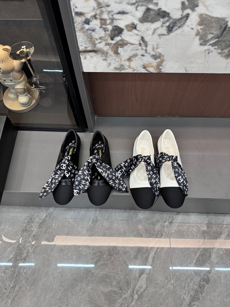 Chanel 靴 リボン付き