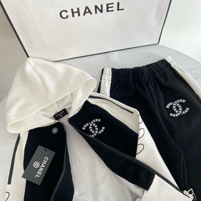 ブランドChanel スウェットセットアップ