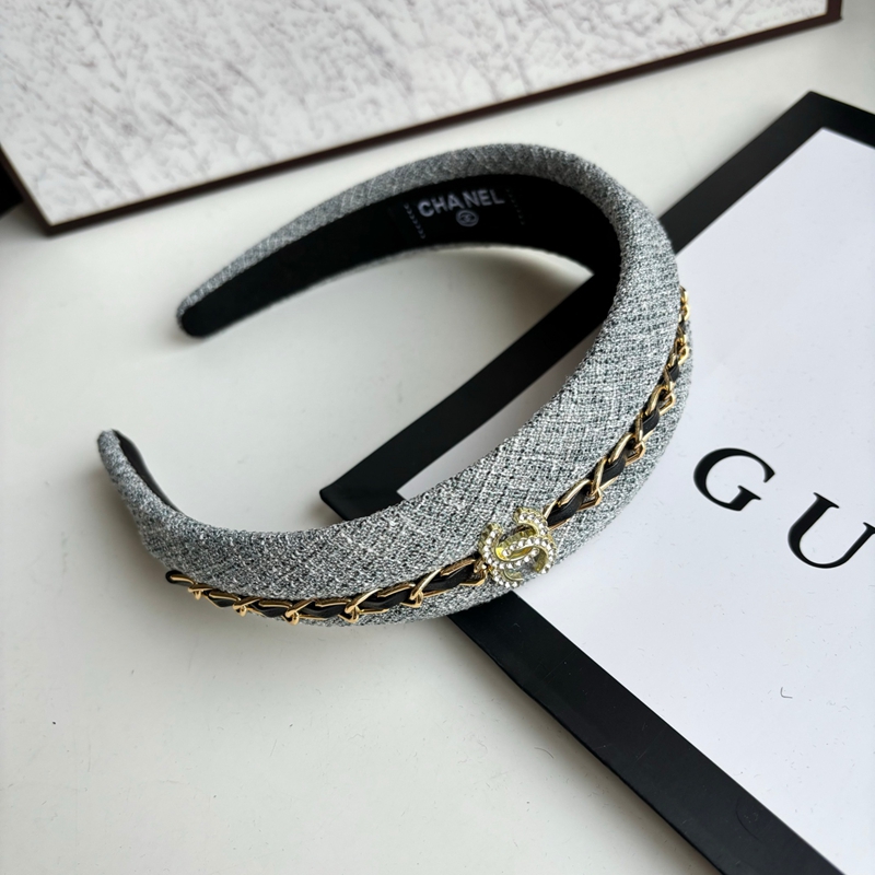 Chanelヘアカチューシャ存在感抜群