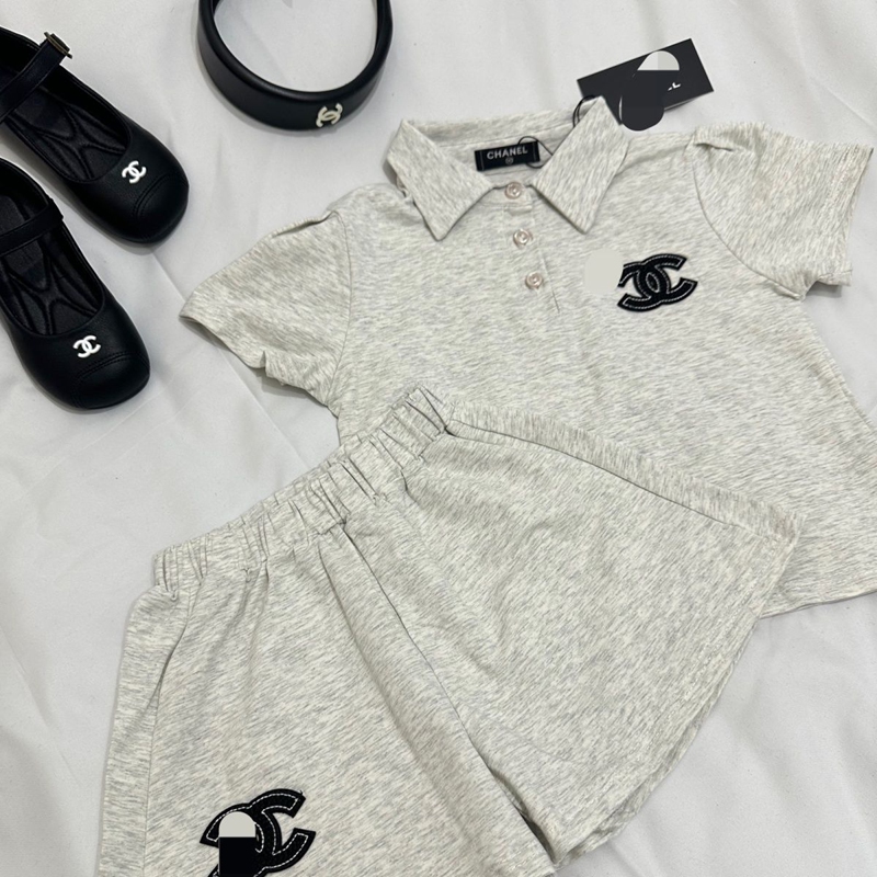 シャネルキッズ夏服の半袖セットアップ