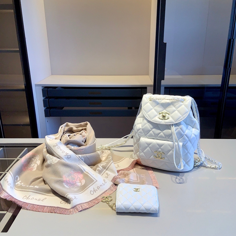 ブランドシャネルリュック女性