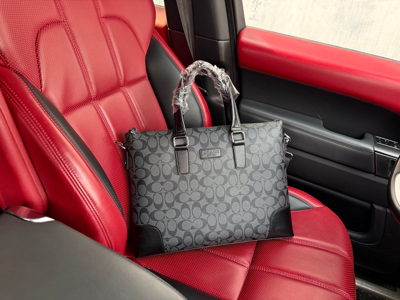 ブランドCoachショルダーバッグ