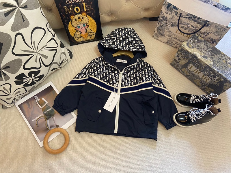 ディオールキッズマウンテンパーカー