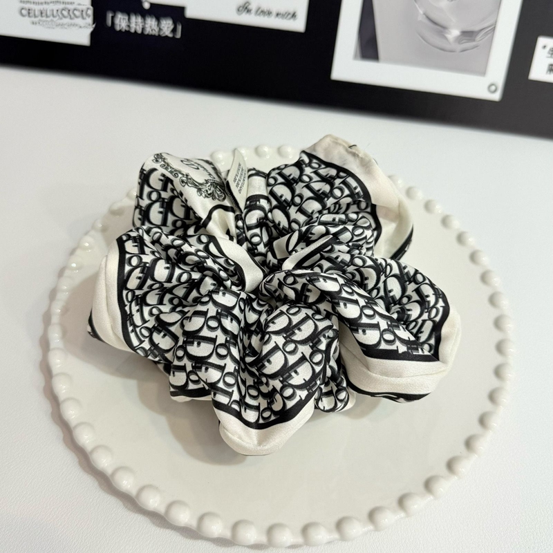 Dior ヘア飾りハイブランド