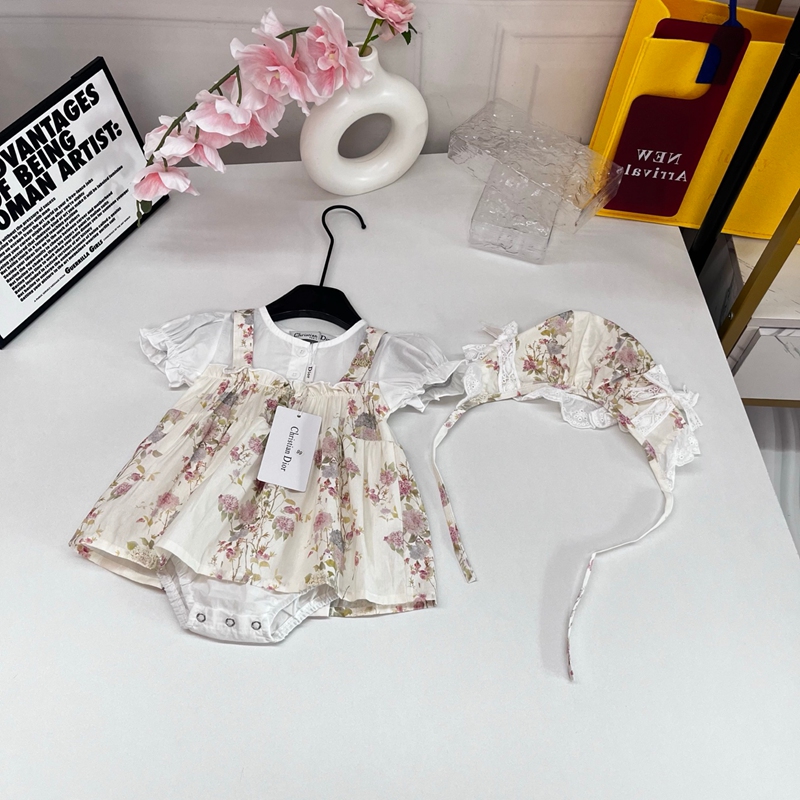 Dior赤ちゃんボディースーツ