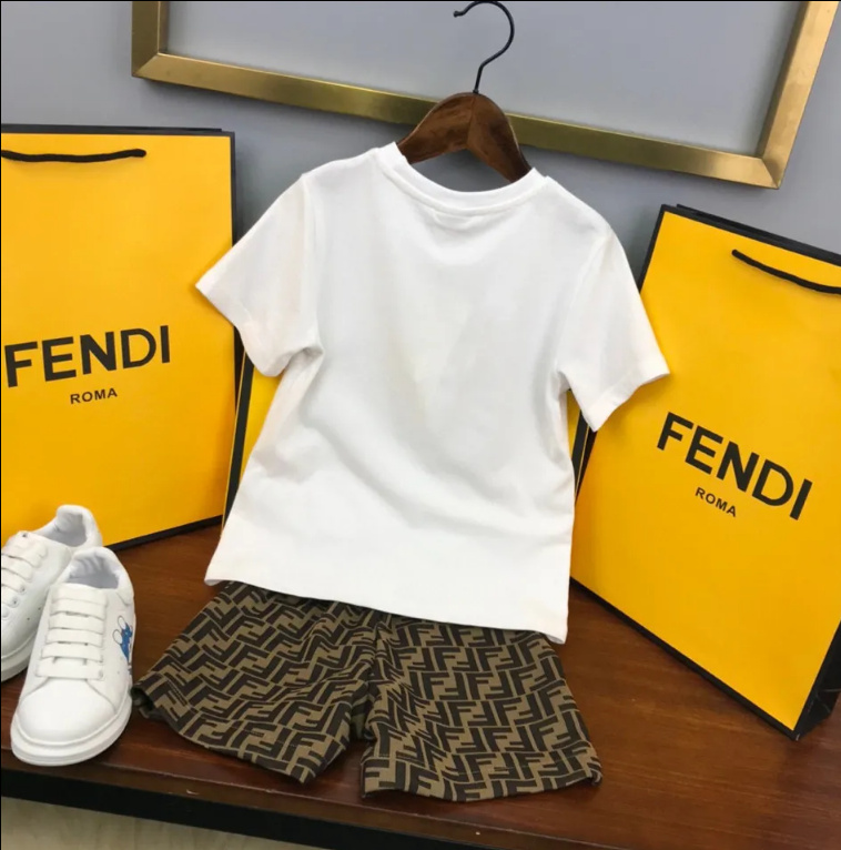 FENDIハイブランドtシャツズボンスーツ夏キッズ着心地がよい