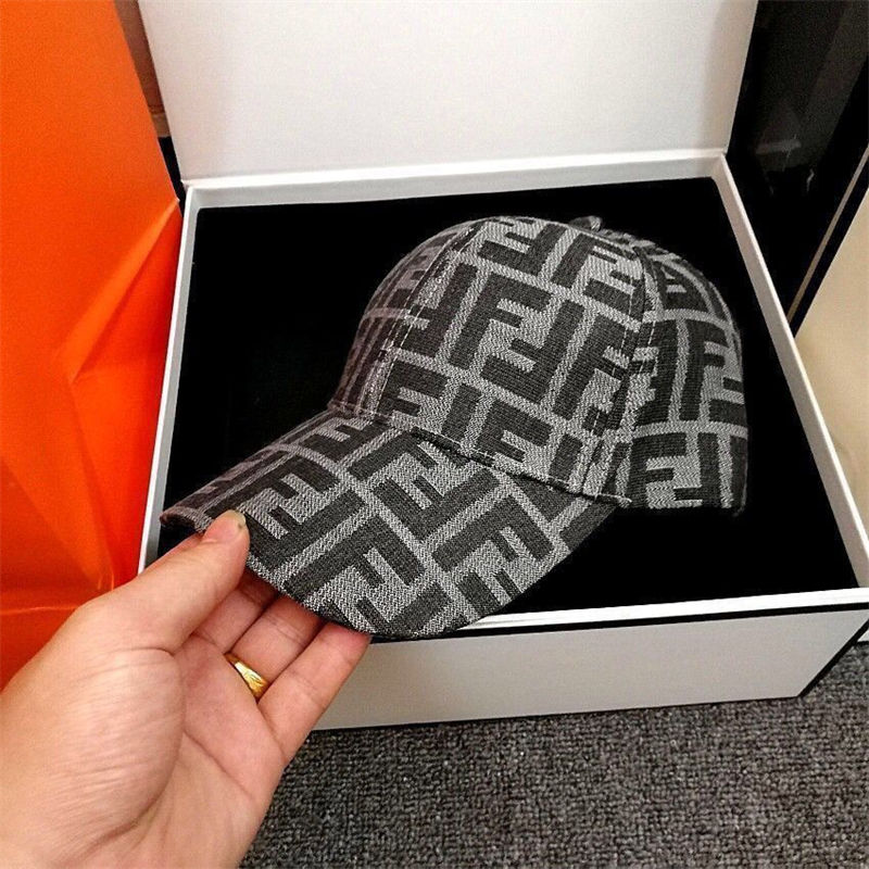 フェンディ日除けキャップ