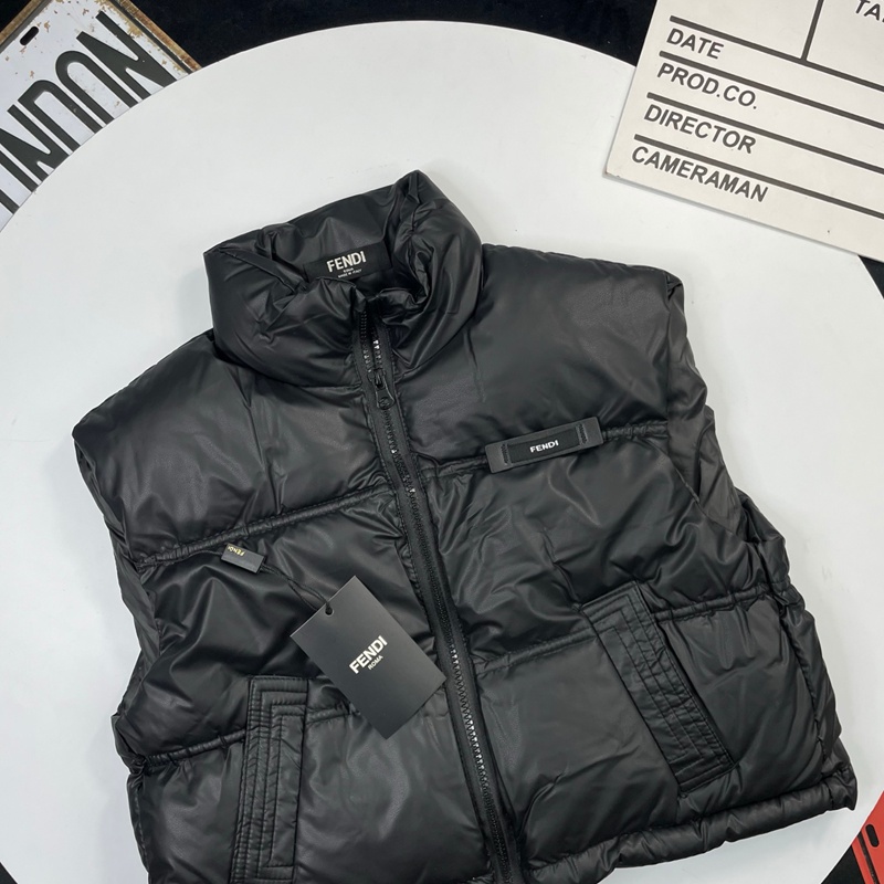 Fendi子供ダウンベスト