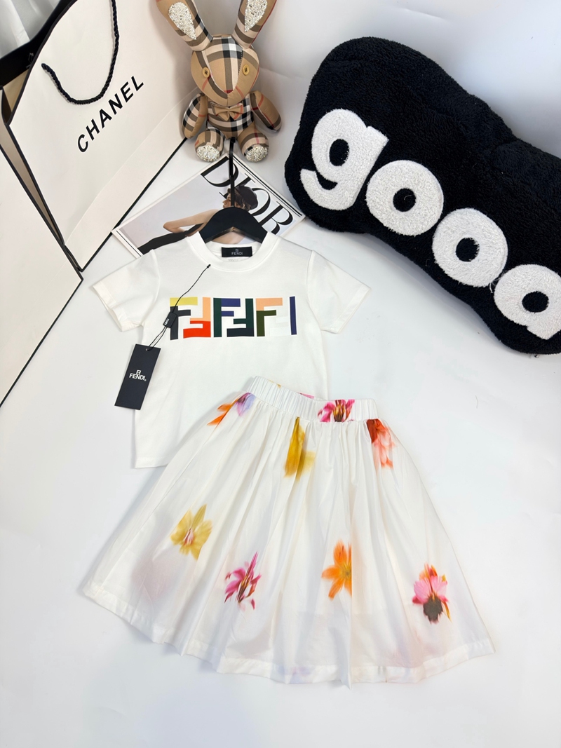 ブランドFendiキッズ服セットアップ