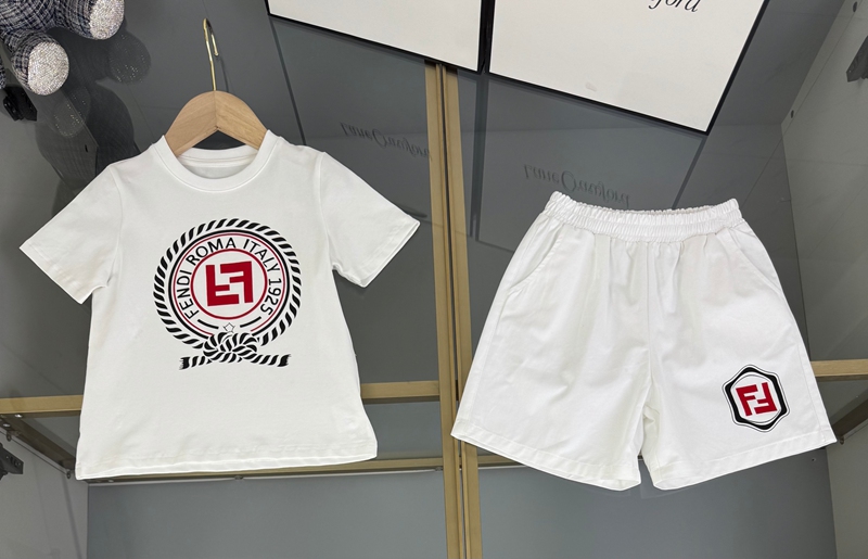フェンディ子供服セットアップ かっこいい
