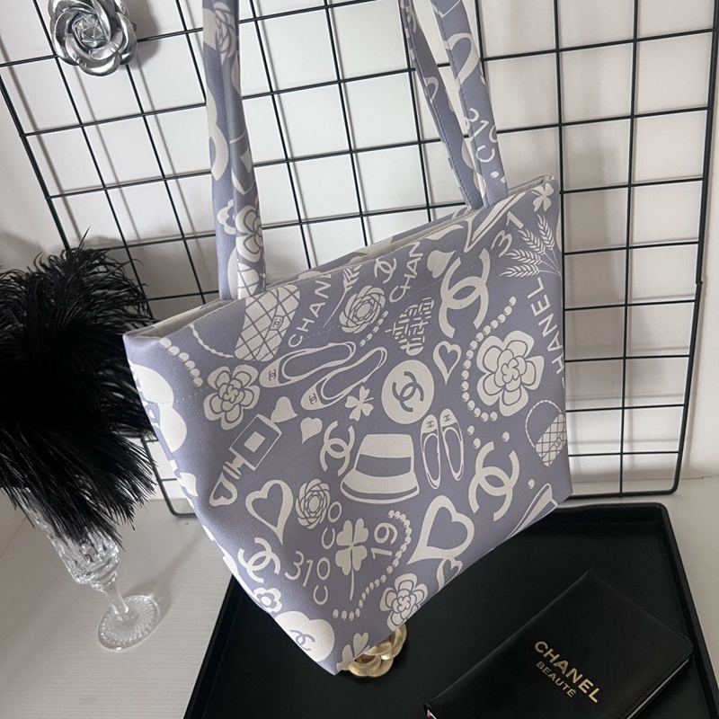 シャネルショルダーバッグ女性