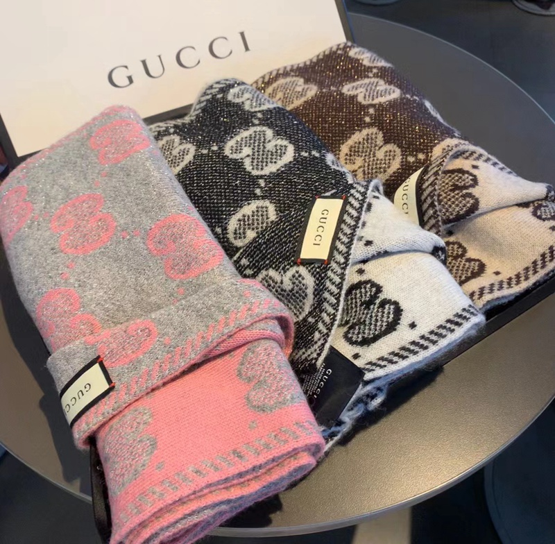 Gucciふんわり大判ストールやわらか