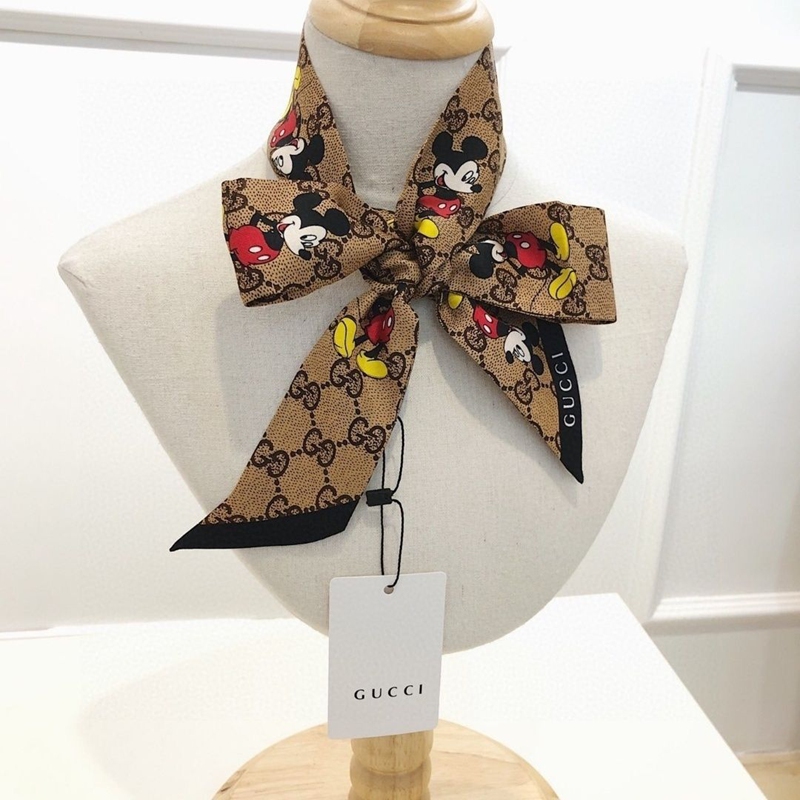 グッチリボンスカーフ