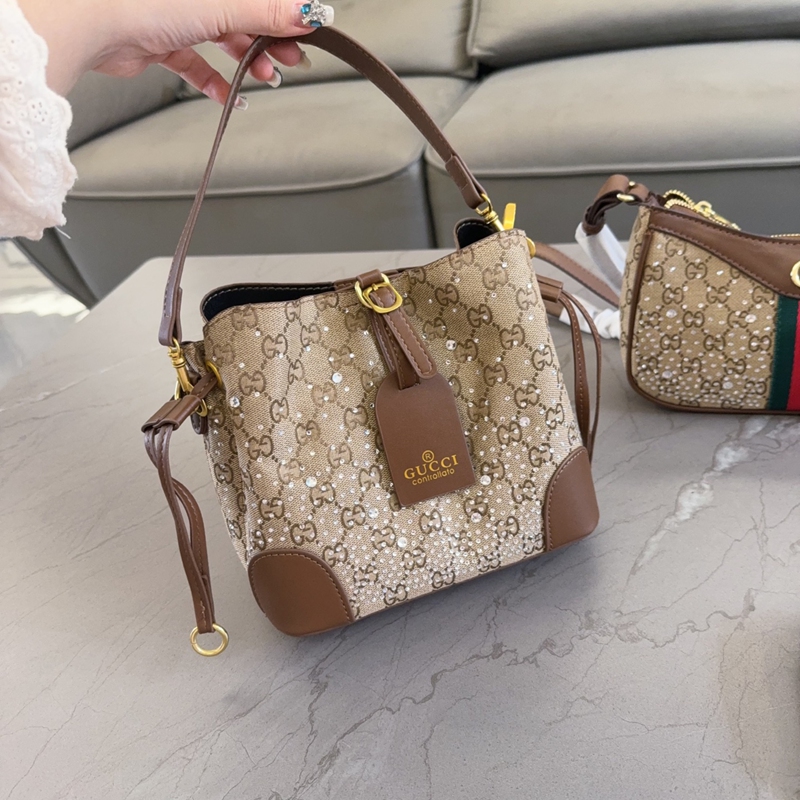Gucci斜め掛けカバンハイブランド