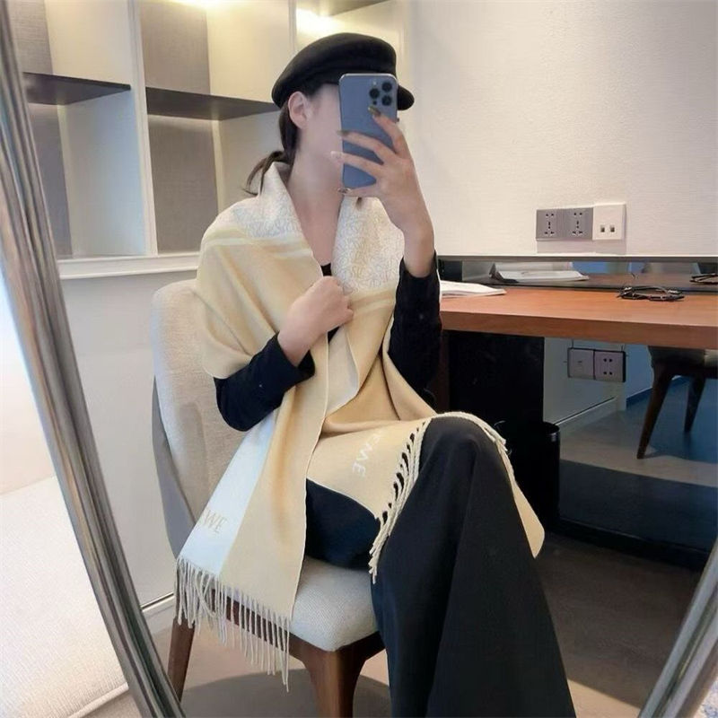 LOEWE レディース向け高品質ストール