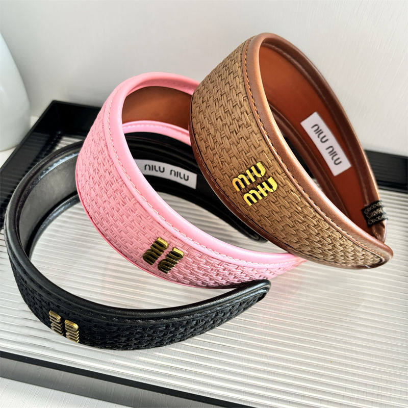 MiuMiuヘアバンド存在感抜群