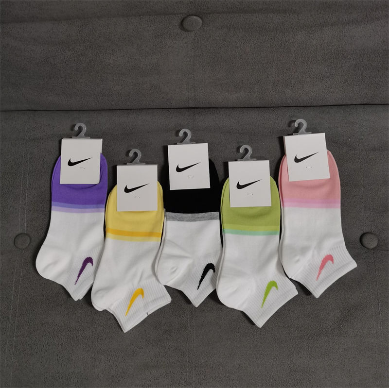 ブランドNike ミドルソックス