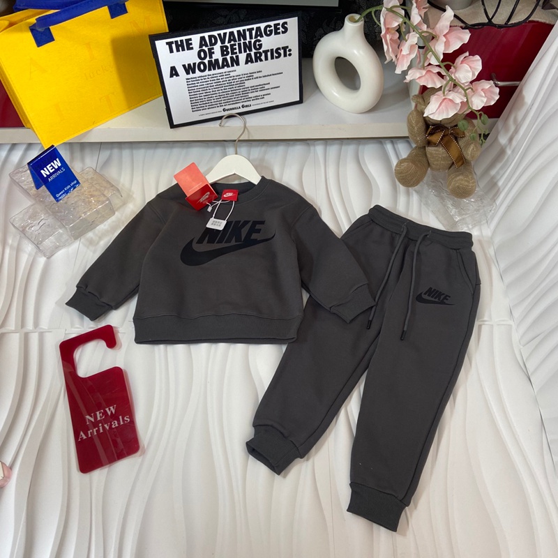 ナイキ子供ジャージセットアップ