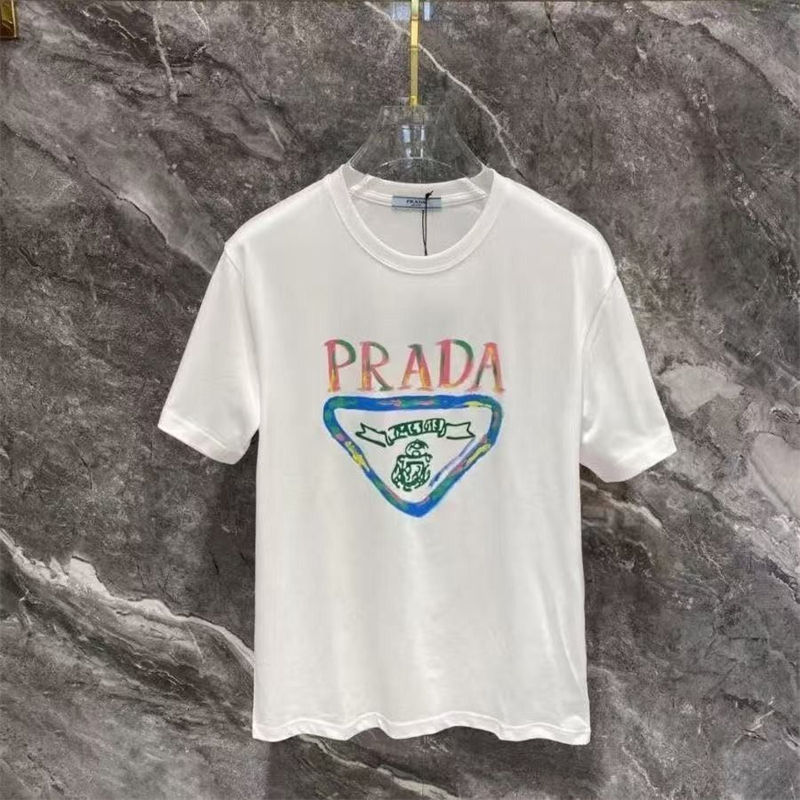 Prada大人の上質Tシャツ