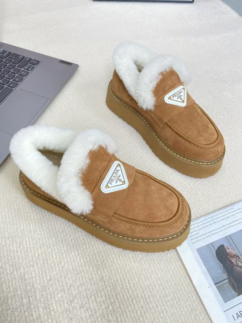 プラダ レディースボアローファー