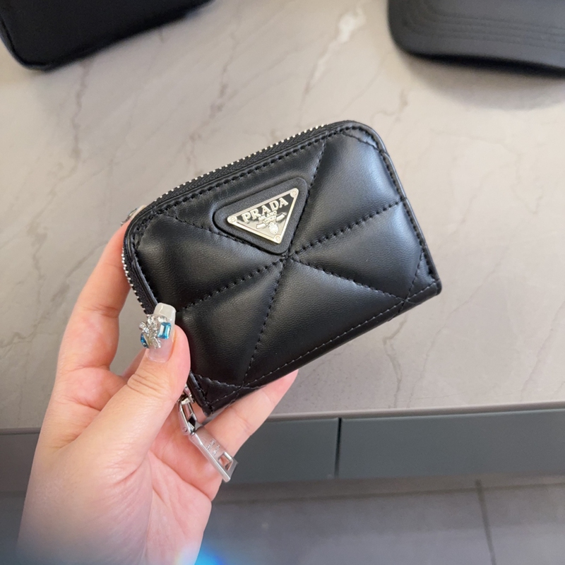 Prada野球キャップブランド